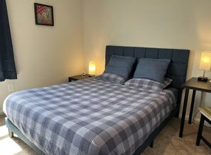 4 bedrooms, desk, iron/ironing board, free WiFi - Spacious 4 bedroom Home in a quiet mountain neighborhood (Kings Mountain)