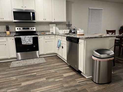 Spacious 4 bedroom Home in a quiet mountain neighborhood