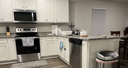 Spacious 4 bedroom Home in a quiet mountain neighborhood