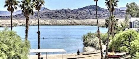 Liegestühle, Strandtücher