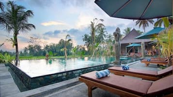 2 outdoor pools