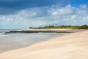 On the beach, beach towels - Pousada Carmelitha  (Porto Seguro)
