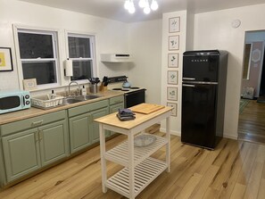 Fridge, microwave, oven, stovetop - Insta Worthy + 10 min to NRGNP+ Pets Welcome (Oak Hill)