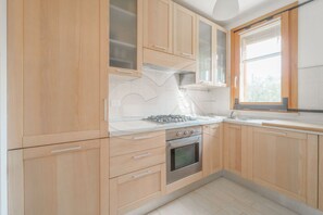 Fridge, oven
