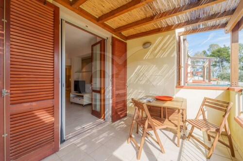 Modern Casa Lula with double bathroom, garden and terrace immersed in the greenery of Marina di Camp
