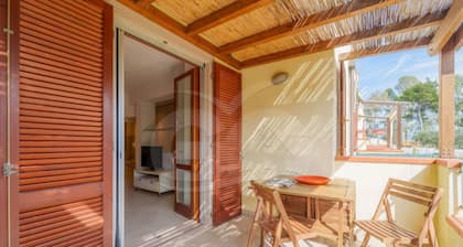 Modern Casa Lula with double bathroom, garden and terrace immersed in the greenery of Marina di Camp