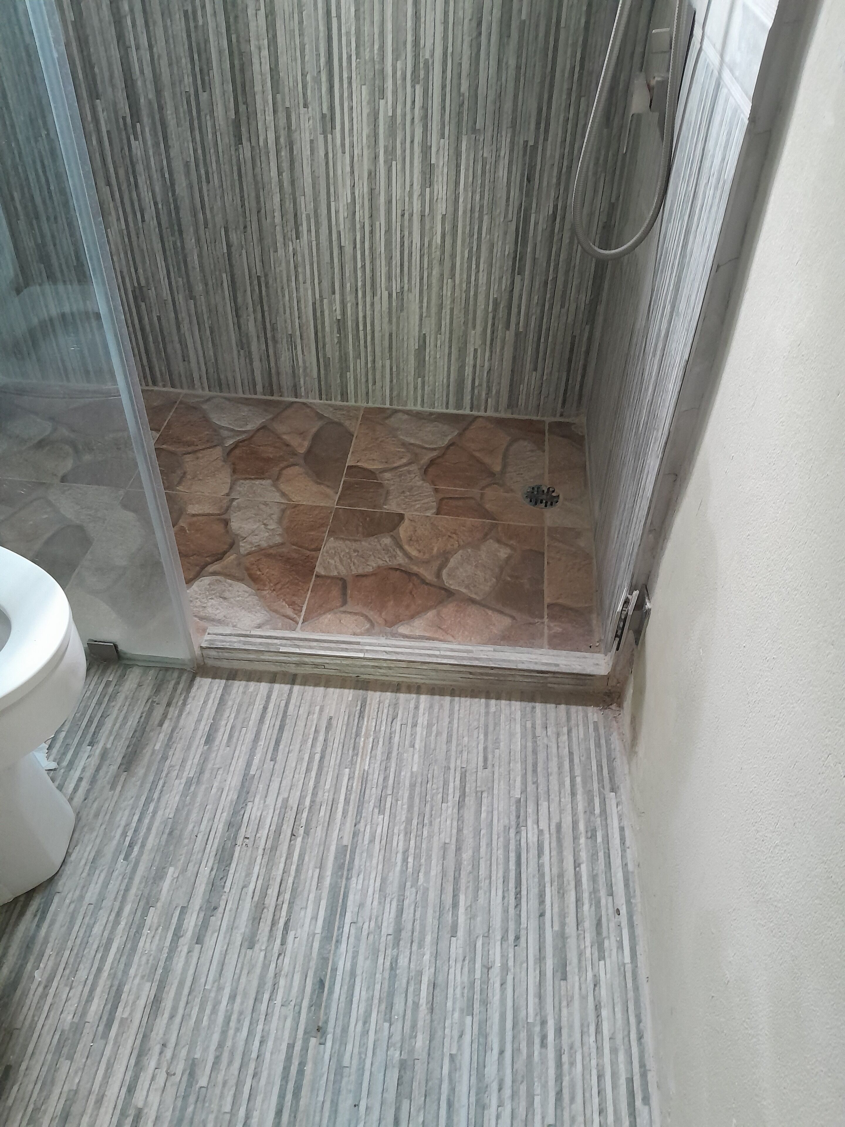 Dusche, Handtücher, Toilettenpapier