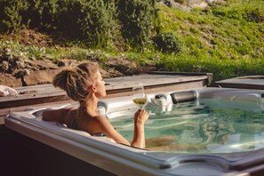Outdoor spa tub - Villa Collio charming accommodation (Cividale del Friuli)