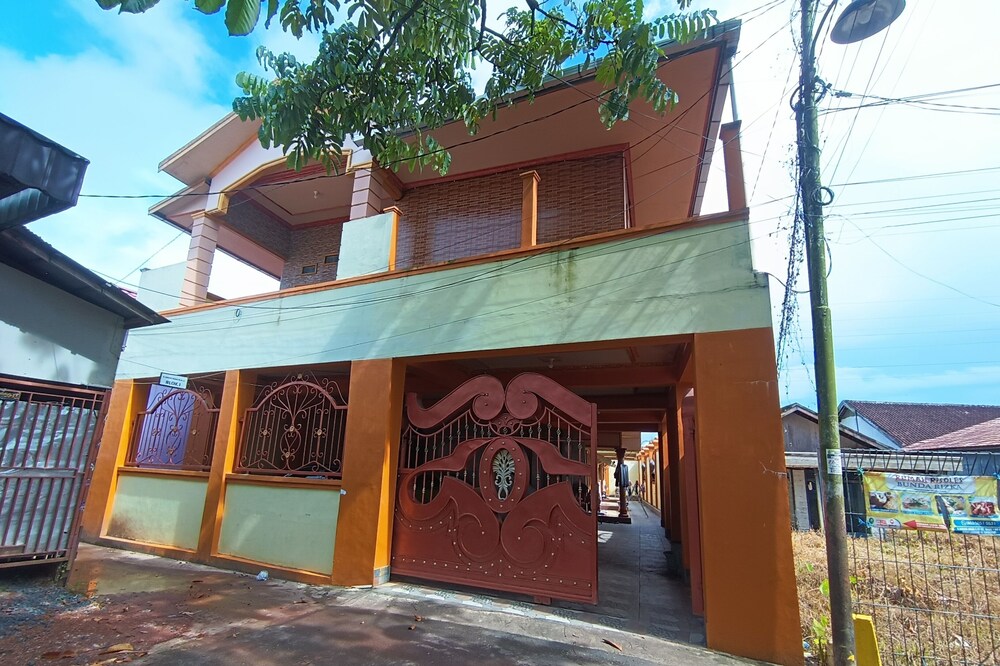 SPOT ON 92458 Azeela Kost Syariah