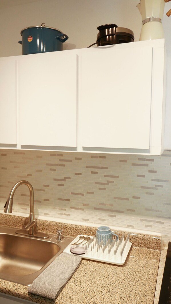 Fridge, microwave, stovetop, coffee/tea maker