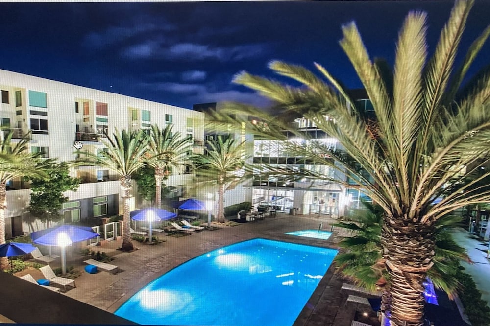 Luxe - Apt in Ybor City -Tampa Bay/ FREE PARKING +WIFI