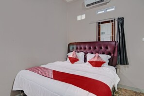 华丽双人房 | 办公桌、笔记本电脑工作区、床单