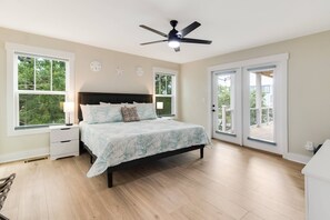 5 bedrooms, desk, iron/ironing board, free WiFi