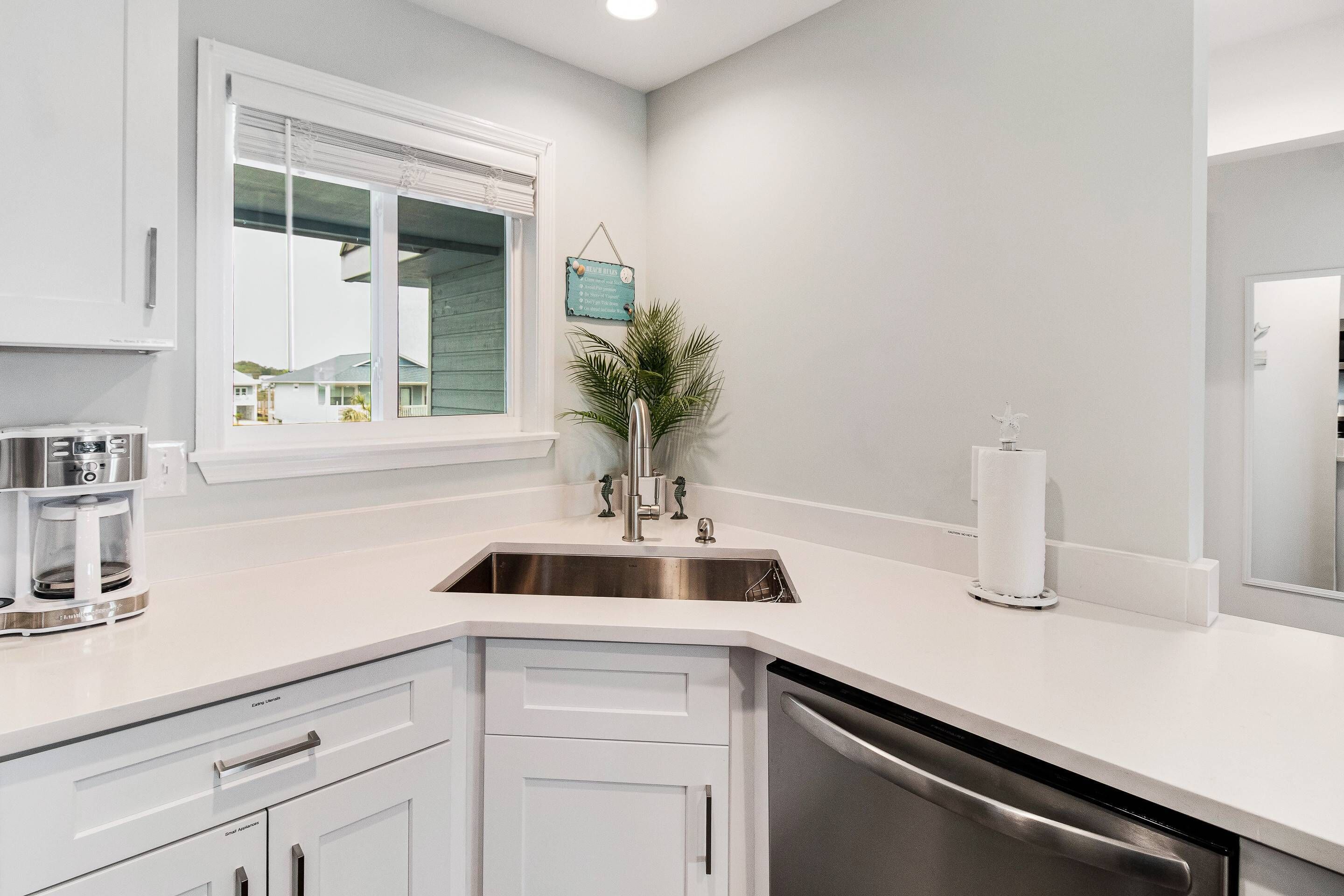 Great Ocean Views • Dog Friendly • Newly Remodeled 3 BR Condo 2nd Row West End