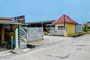 Vista frontal de la propiedad
