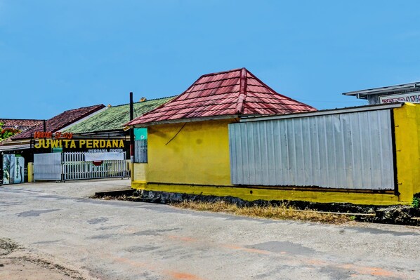 Vista frontal de la propiedad
