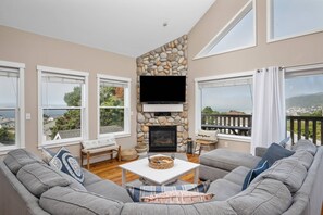 Smart TV, fireplace, DVD player, books