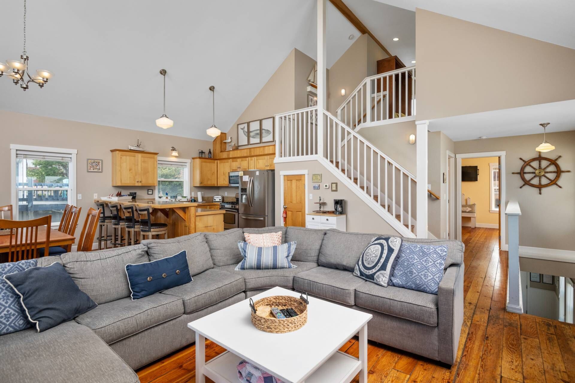 Fantastic Ocean View House with New Private Hot Tub, Pet Friendly, Pool Table, Fireplace, BBQ, WiFi