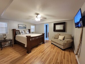 4 habitaciones, tabla de planchar con plancha, wifi y ropa de cama