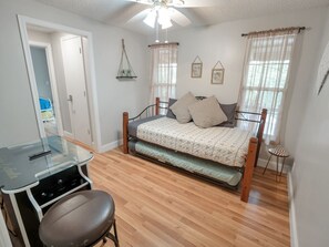 4 bedrooms, iron/ironing board, WiFi, bed sheets