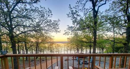 Bristow Blue- Lakefront with boat ramp access, dog friendly!