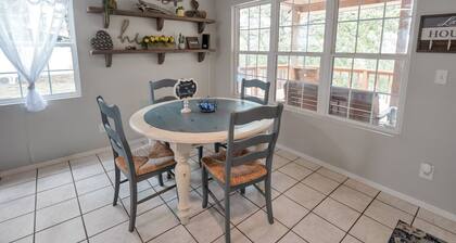 Bristow Blue- Lakefront with boat ramp access, dog friendly!