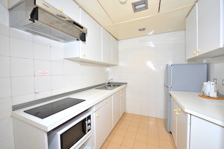 Family Apartment | Private kitchen | Fridge, microwave. Kornhill Apartments