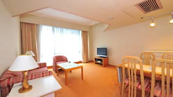 Family Apartment | 2 bedrooms, blackout curtains, iron/ironing board, free WiFi