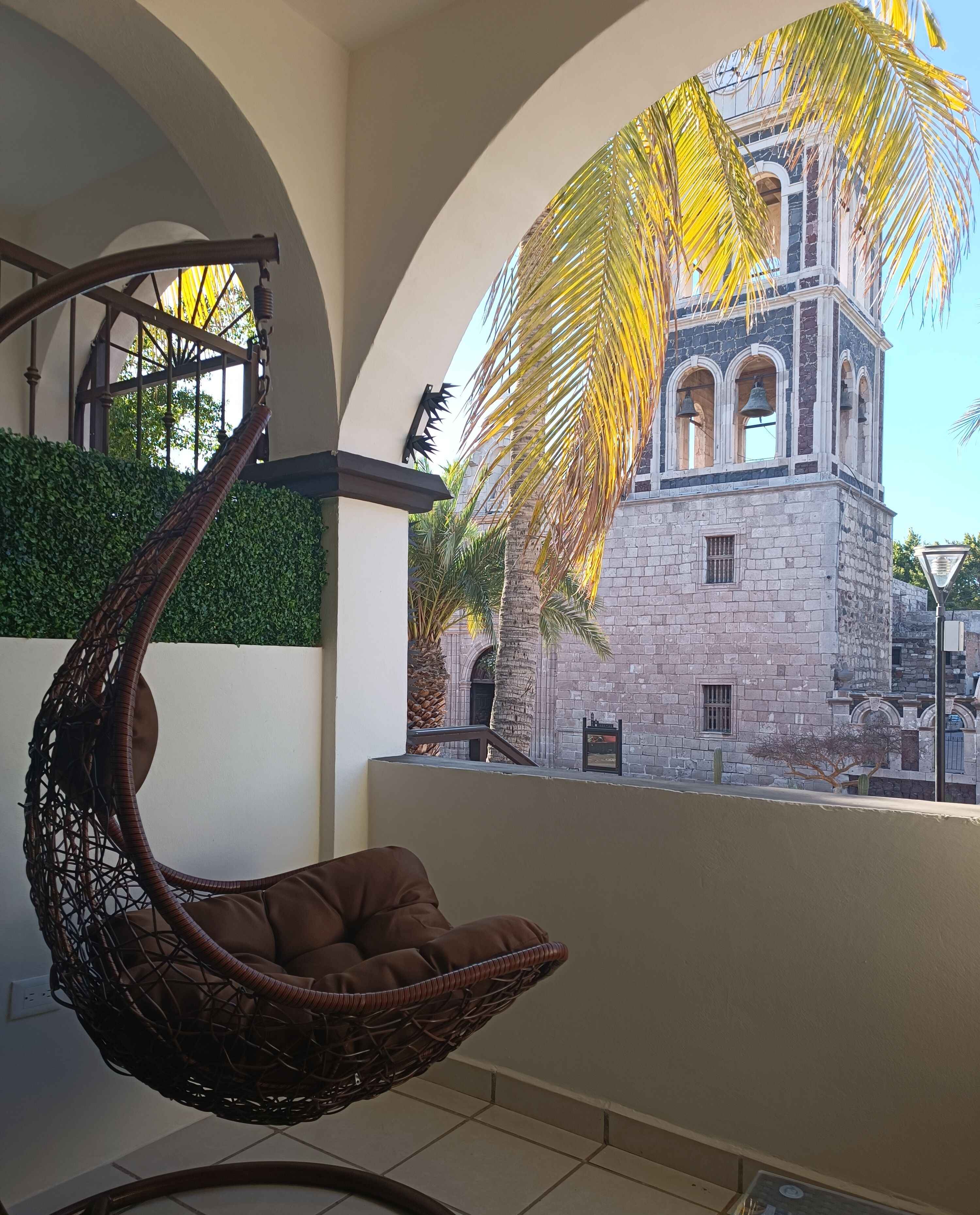 50-inch Smart TV with satellite channels, Netflix, streaming services