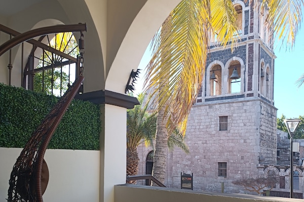 50-inch Smart TV with satellite channels, Netflix, streaming services