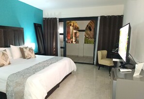 Classic Studio Suite, 1 King Bed, City View | Premium bedding, down duvets, pillow-top beds, individually decorated - Suites Santo Cielo (Loreto)