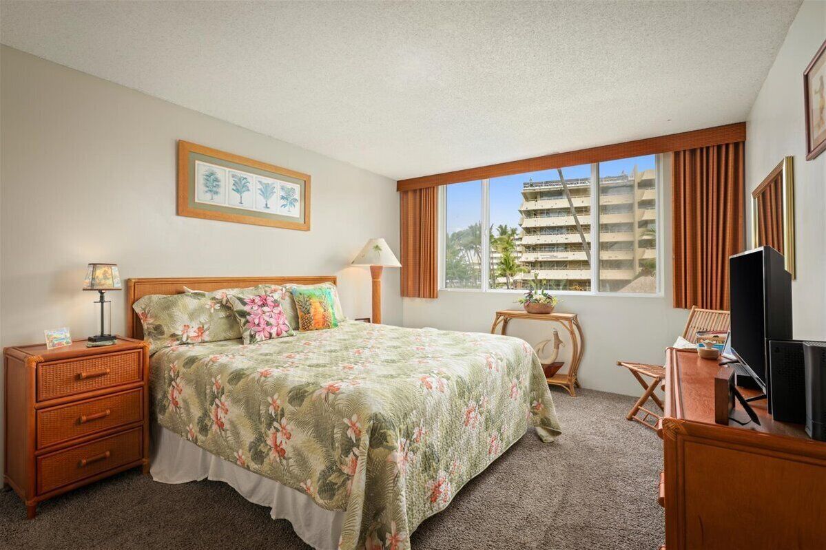 HKK 211 - Lagoon and Ocean view