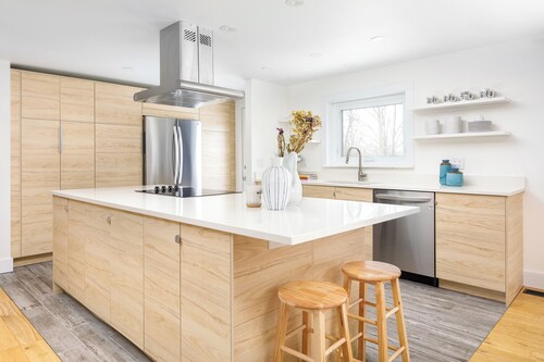 Partridge Hill | Consecon | 4 Bedrooms | Pool