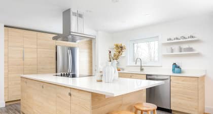 Partridge Hill | Consecon | 4 Bedrooms | Pool