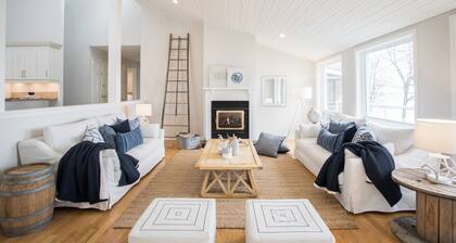 The Montauk | West Lake | 6 Bedrooms | Waterfront