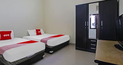 Super OYO 92437 Wahidin Guesthouse