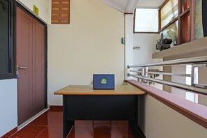 Reception - Hotel O Wahidin Guesthouse (Pekalongan)