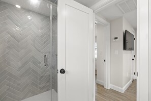 Shower, hair dryer, toilet paper