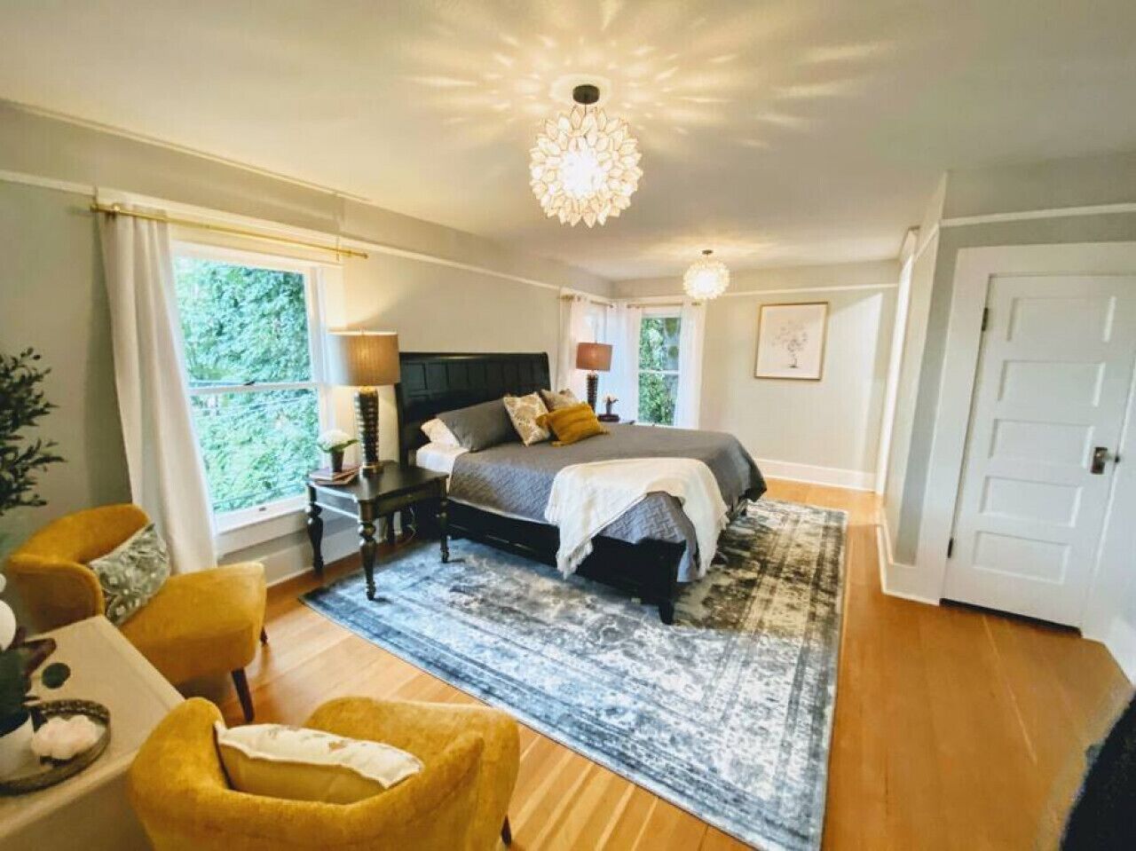5 bedrooms, desk, iron/ironing board, free WiFi