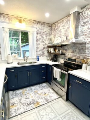 Fridge, microwave, oven, stovetop - Now with air conditioning! (Albany)