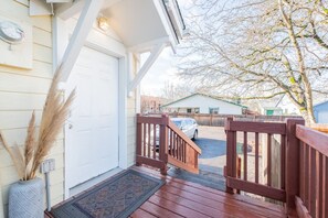Exterior detail - With AC! Beautiful Corvallis Family Property (Corvallis)