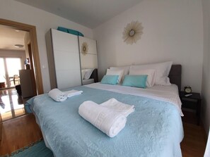 2 bedrooms, WiFi, bed sheets - Beautiful sunset and sea view (Mandre)
