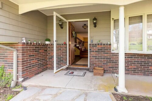 1 King & 1 Queen suit available in Guest House quiet & serene 