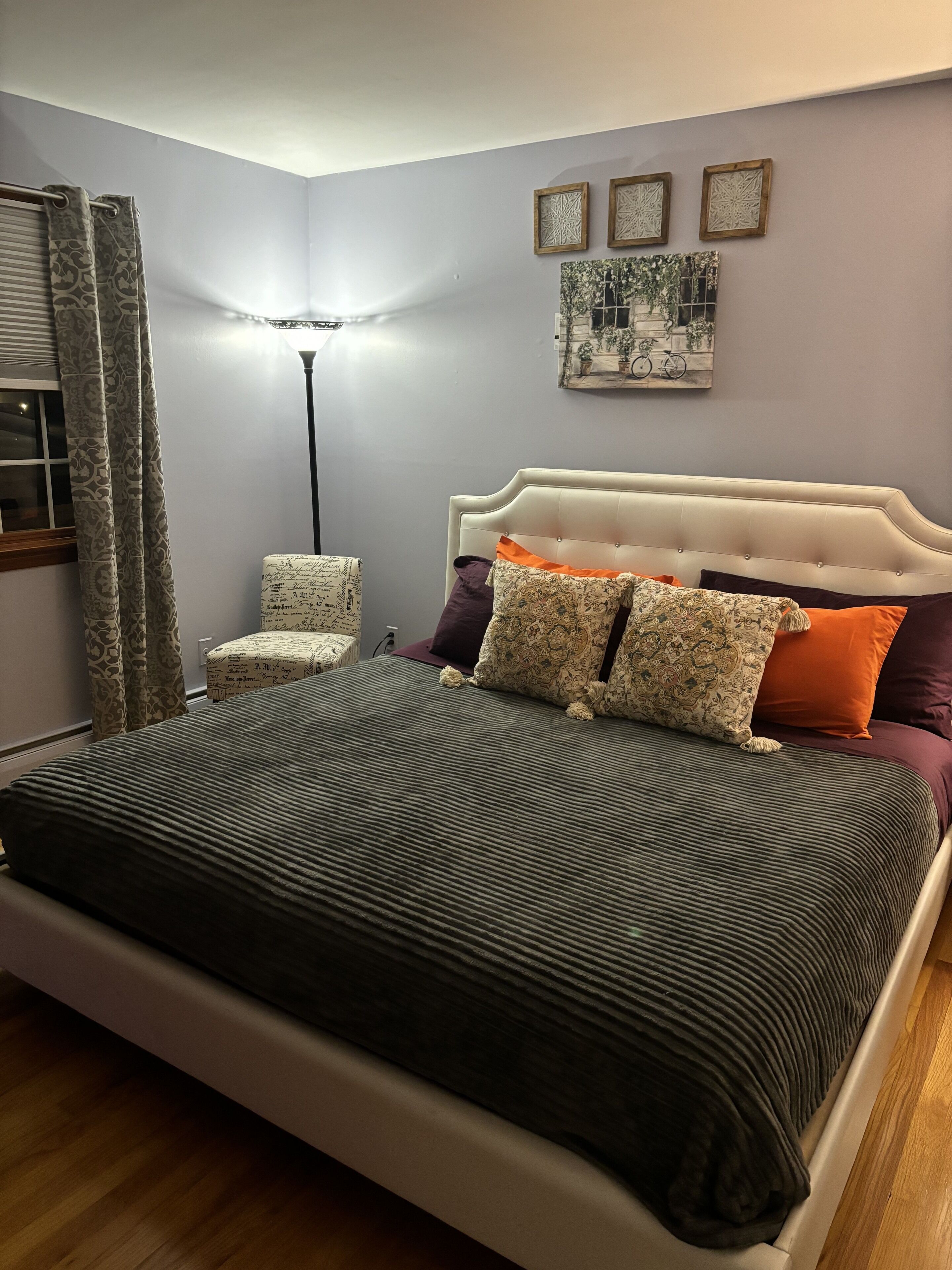 1 dormitorio, tabla de planchar con plancha, wifi y ropa de cama