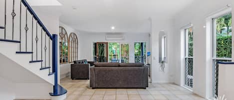 Villa, 3 chambres, patio | Coin séjour