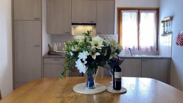 Fridge, oven, toaster, highchair