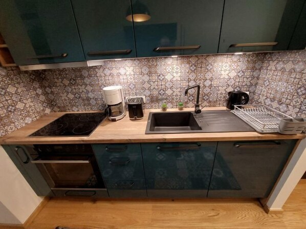 Kühlschrank, Ofen, Geschirrspüler, Toaster