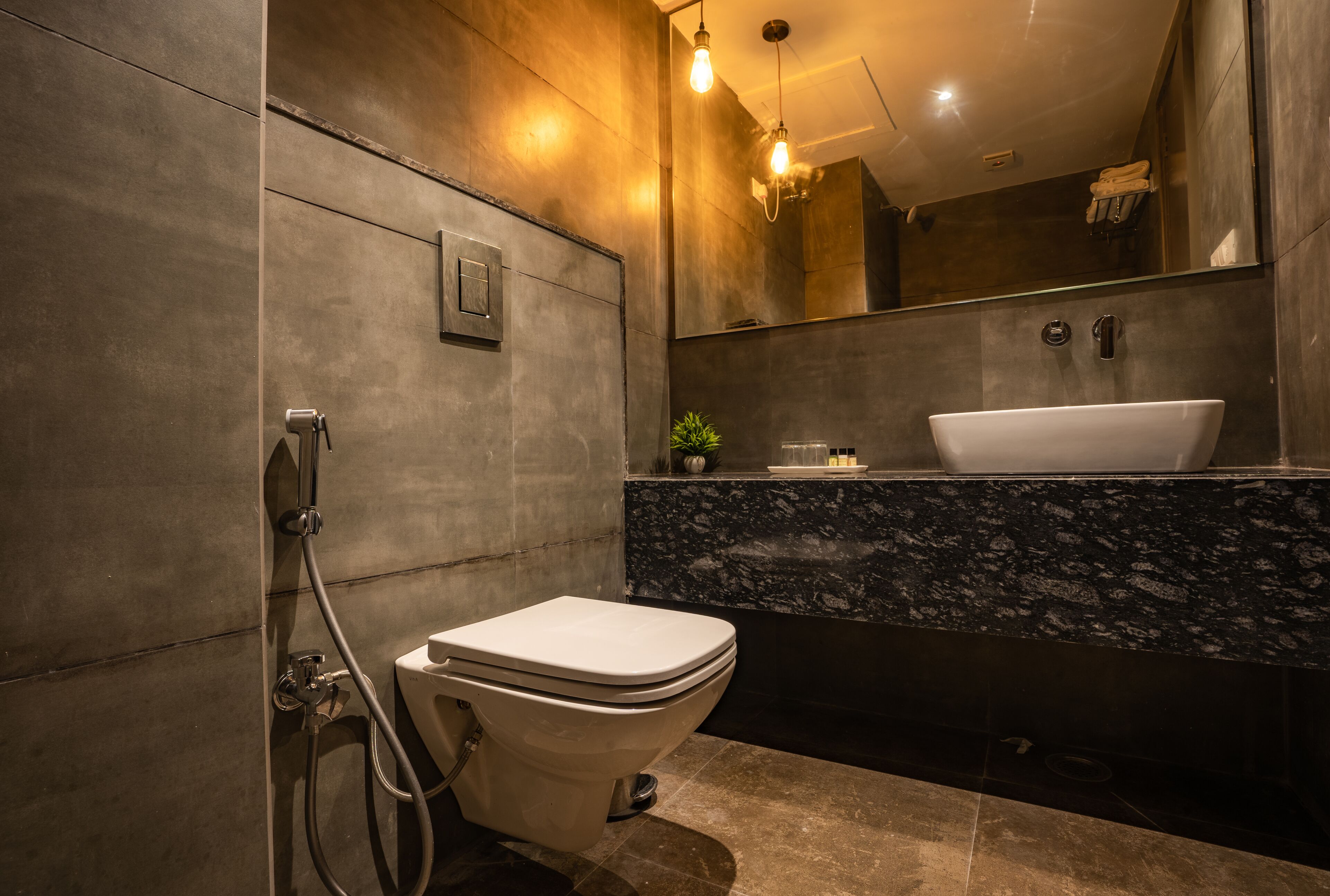 Deluxe Room | Bathroom | Free toiletries, towels