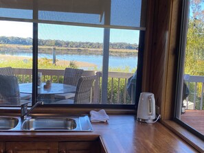 Interior - La Casa del Lago (Merimbula)