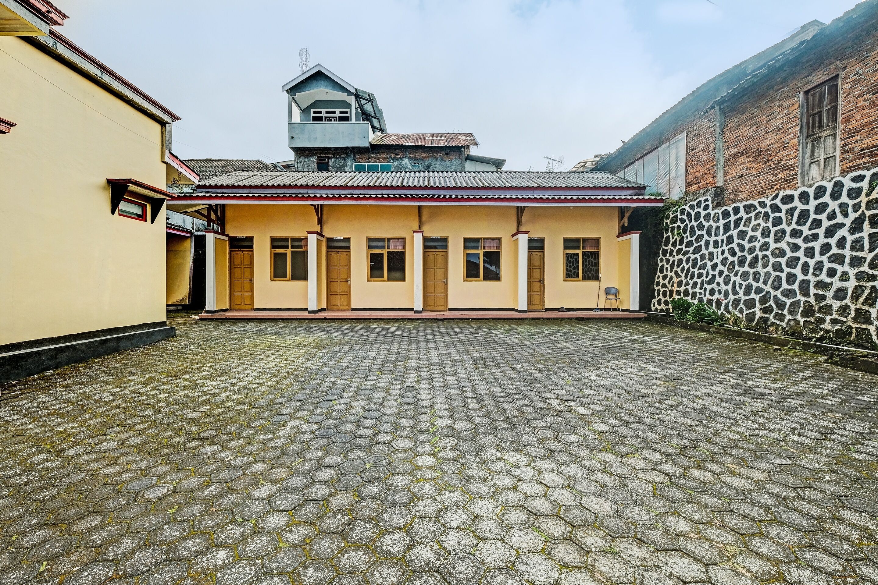 OYO 92406 Hotel Renata 1